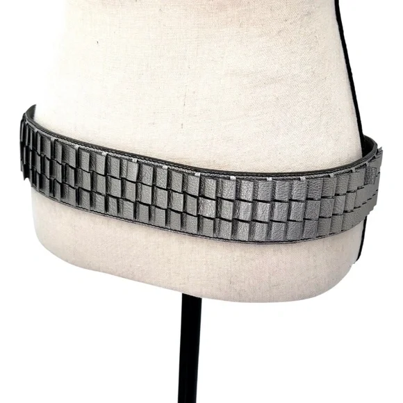 BURBERRY GUNMETAL PEWTER LEATHER WIDE WAIST BELT WITH PLEATED RUFFLES - Picture 4 of 16